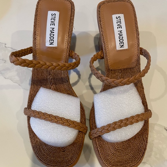NWB Steve Madden Bora Sandals - Picture 3 of 4